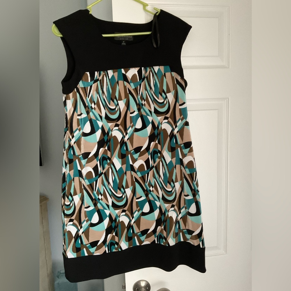 DRESS WITH GEOMETRIC DESIGN